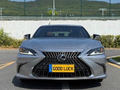 Lexus ES 200 Excellence Edition - ფოტო 1