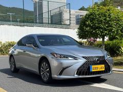 Lexus ES 200 Excellence Edition - ფოტო 2