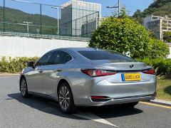 Lexus ES 200 Excellence Edition - ფოტო 4