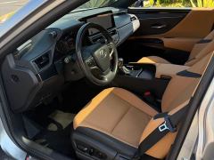 Lexus ES 200 Excellence Edition - ფოტო 8