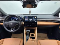 Toyota Camry Hybrid 2.5L XLE Premium - фото 10