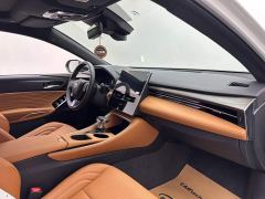 Toyota Camry Hybrid 2.5L XLE Premium - фото 11