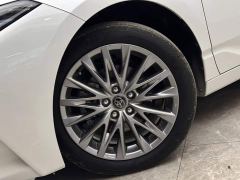 Toyota Camry Hybrid 2.5L XLE Premium - фото 18