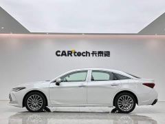 Toyota Camry Hybrid 2.5L XLE Premium - фото 2