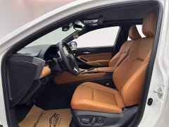 Toyota Camry Hybrid 2.5L XLE Premium - фото 8