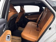 Toyota Camry Hybrid 2.5L XLE Premium - фото 9