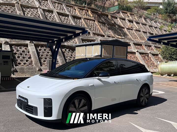 Li Auto i6 Four-Wheel Drive Standard Edition - ავტომობილი ჩინეთიდან