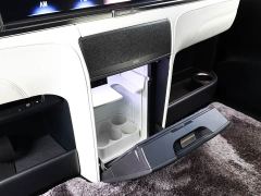 Lexus LM 300h Four-Seat Royal Edition - photo 17