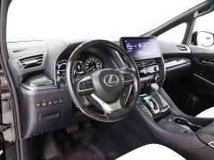 Lexus LM 300h Four-Seat Royal Edition - photo 6