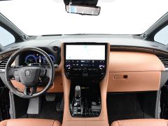 Toyota Vellfire Crown Hybrid 2.5L Executive Premier Edition - photo 8