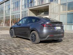 Tesla Model Y Long Range All-Wheel Drive - фото 7