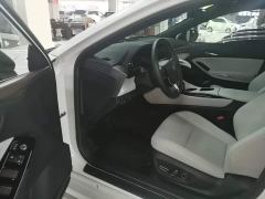 Toyota Avalon Hybrid 2.0L Luxury - фото 15