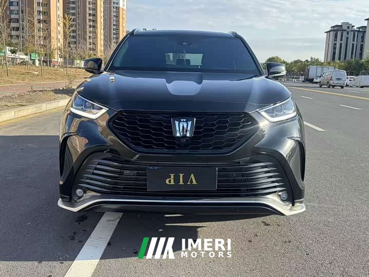 Toyota Crown Venza 2.5L HEV AWD Premium - car from China