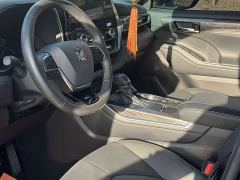 Toyota Crown Venza 2.5L HEV AWD Premium - photo 3