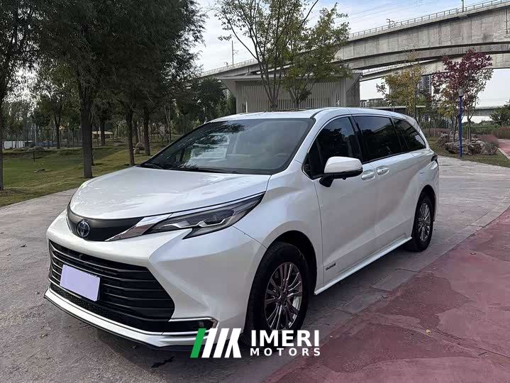 Toyota Sienna 2.5L Hybrid Luxury