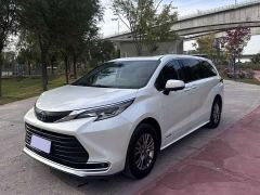 Toyota Sienna 2.5L Hybrid Luxury - ფოტო 1
