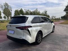 Toyota Sienna 2.5L Hybrid Luxury - ფოტო 10
