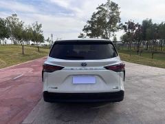 Toyota Sienna 2.5L Hybrid Luxury - ფოტო 11