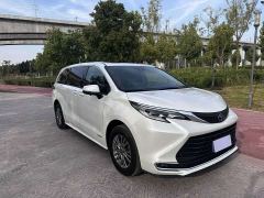 Toyota Sienna 2.5L Hybrid Luxury - ფოტო 2