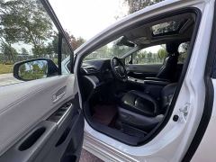 Toyota Sienna 2.5L Hybrid Luxury - ფოტო 5