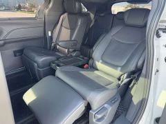 Toyota Sienna 2.5L Hybrid AWD Premium - photo 11