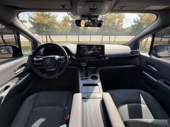 Toyota Sienna 2.5L Hybrid AWD Premium - photo 16