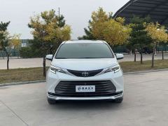 Toyota Sienna 2.5L Hybrid AWD Premium - photo 2