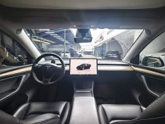 Tesla Model Y Rear-Wheel Drive - ფოტო 3