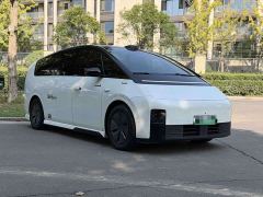 Li Auto Li Xiang MEGA Ultra - ფოტო 3