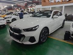BMW 5 Series 525Li M Sport Package - ფოტო 1