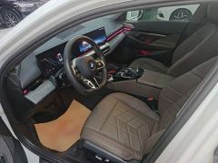 BMW 5 Series 525Li M Sport Package - ფოტო 14