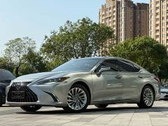 Lexus ES 300h Executive - ფოტო 1