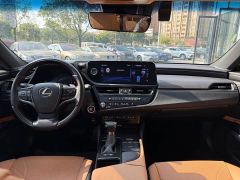 Lexus ES 300h Executive - ფოტო 11