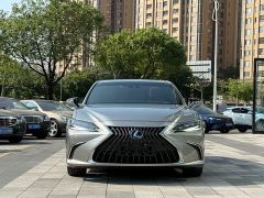 Lexus ES 300h Executive - ფოტო 2