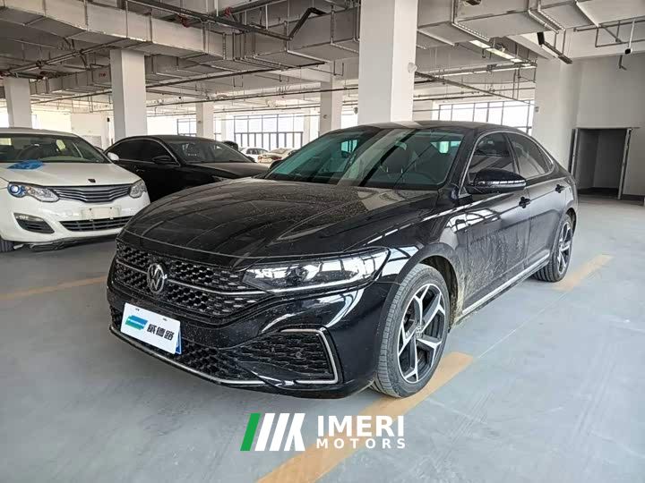 Volkswagen Passat Facelift 330TSI Starry Sky Elite