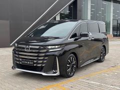 Toyota Vellfire Crown Hybrid 2.5L Executive Premier Edition - photo 1