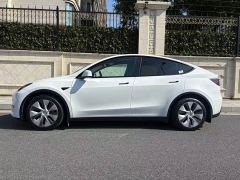 Tesla Model Y Standard Range RWD - ფოტო 3