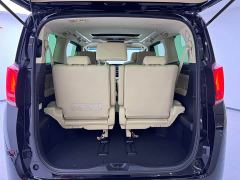 Toyota Alphard Hybrid 2.5L Golden Special Edition - photo 10