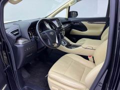 Toyota Alphard Hybrid 2.5L Golden Special Edition - photo 4