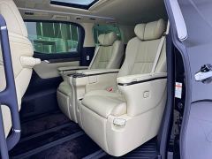 Toyota Alphard Hybrid 2.5L Golden Special Edition - photo 5