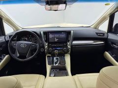 Toyota Alphard Hybrid 2.5L Golden Special Edition - photo 7