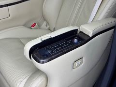 Toyota Alphard Hybrid 2.5L Golden Special Edition - photo 8