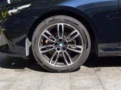 BMW 5 Series 525Li M Sport Package - ფოტო 7