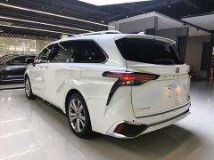 Toyota Sienna 2.5L Hybrid Premium - ფოტო 4