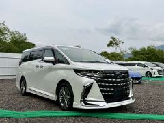 Toyota Alphard 2.5L Automatic - ფოტო 3
