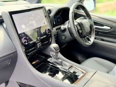 Toyota Alphard 2.5L Automatic - ფოტო 8