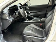 Hyundai Elantra 1.5L CVT Luxury - ფოტო 4