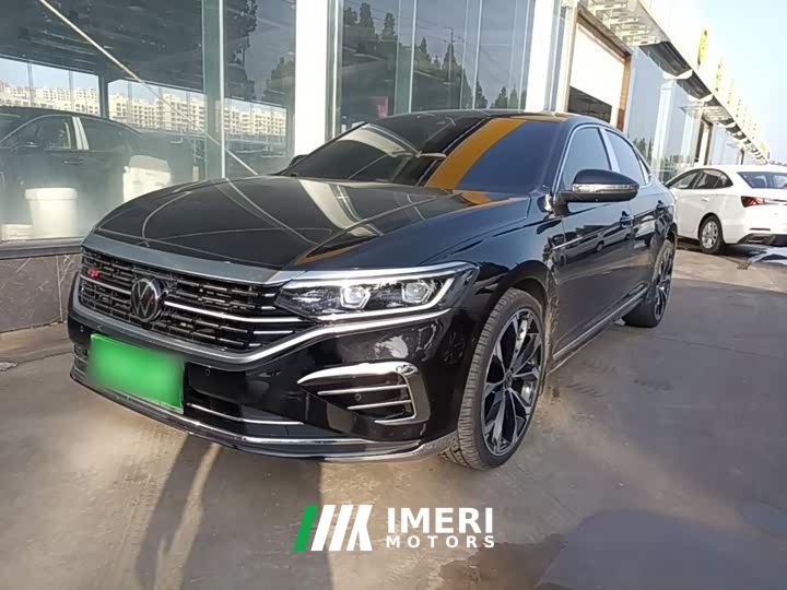 Volkswagen Passat 330TSI Luxury