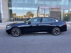 BMW 5 Series 530Li Luxury M Sport Package - ფოტო 2