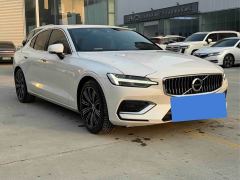 Volvo S60 B4 Smart Luxury Edition - ფოტო 3